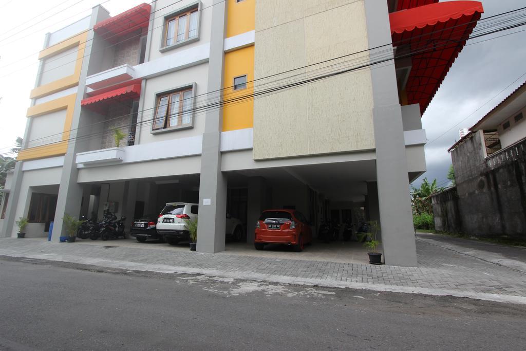 Hotel Reddoorz @ Plemburan Sleman  Exteriér fotografie
