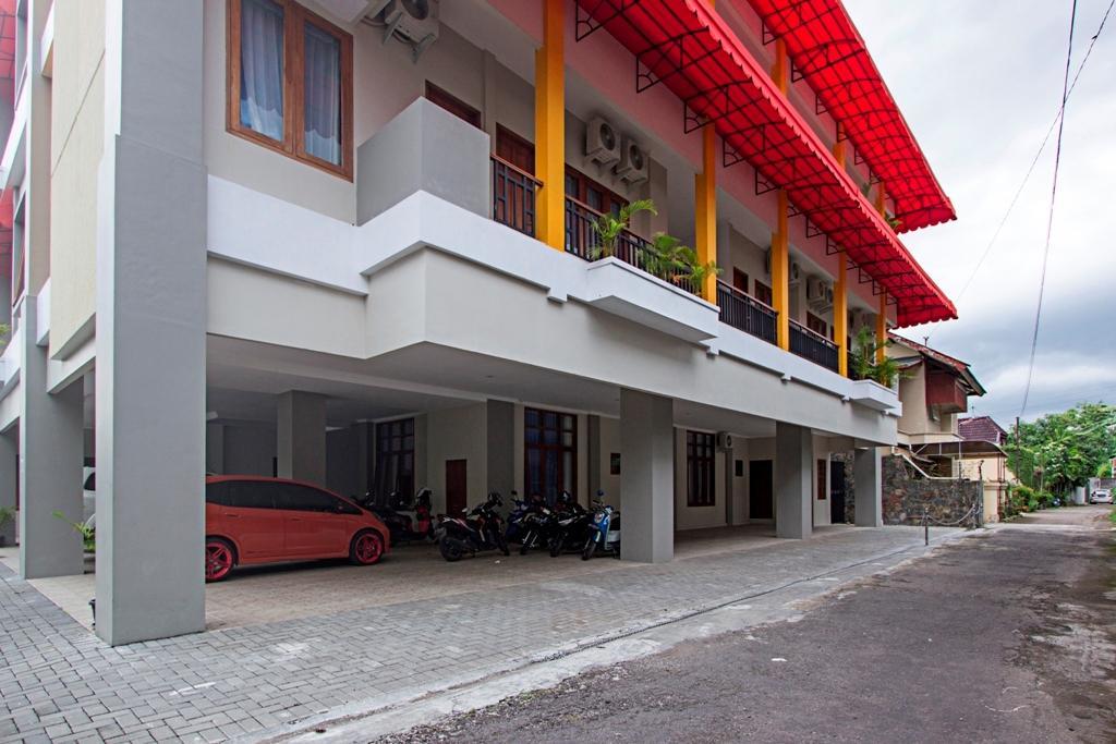 Hotel Reddoorz @ Plemburan Sleman  Exteriér fotografie